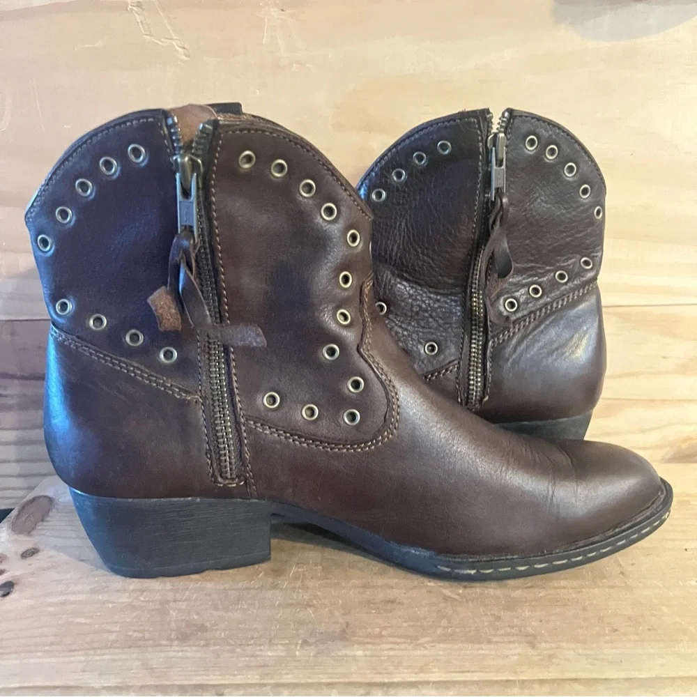 Born Chocolate Brown Leather Grommet Western Ankle Booties size 9 - Picture 4 of 13